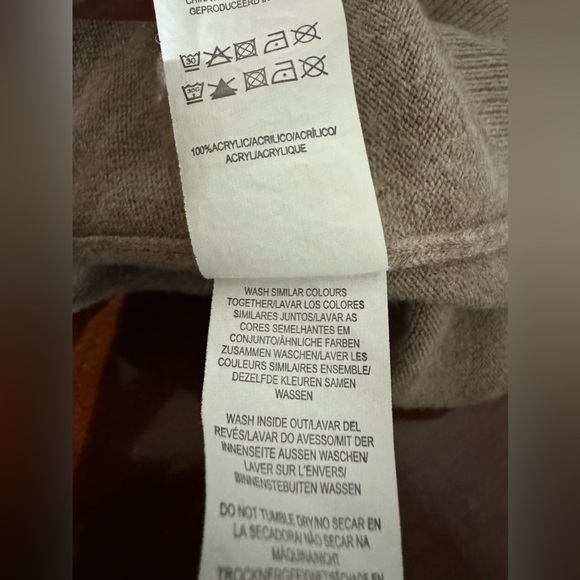 Atmosphere Acrylic V-neck Knit 4 - Picture 9 of 10